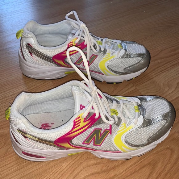 New Balance 530 - Picture 2 of 4